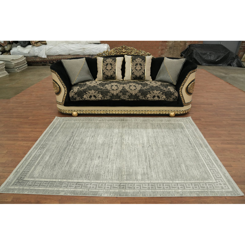 Élégant tapis beige avec bordure grecque pour maisons modernes 5 x 8 po