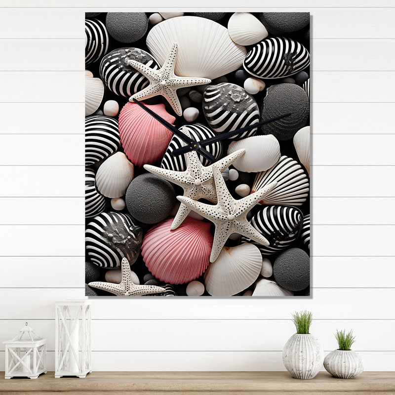 Horloge murale moderne grise et rose sur la plage - Nautique et plage, H 40 po x l 30 po x P 1 po