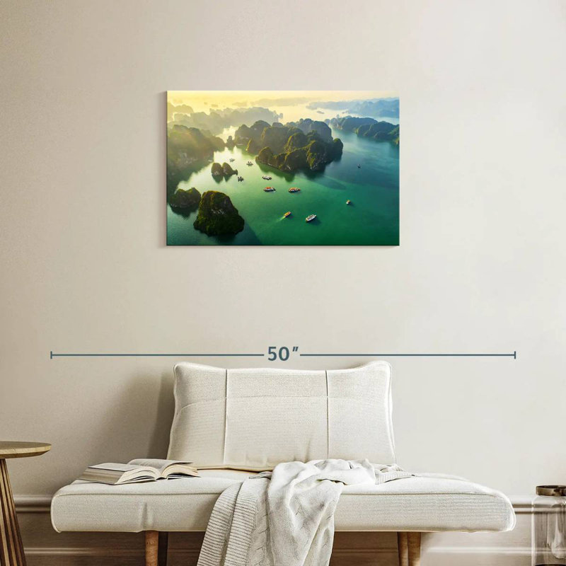 Vue aérienne de la baie d'Halong, Gillard, H 20 po x l 30 po