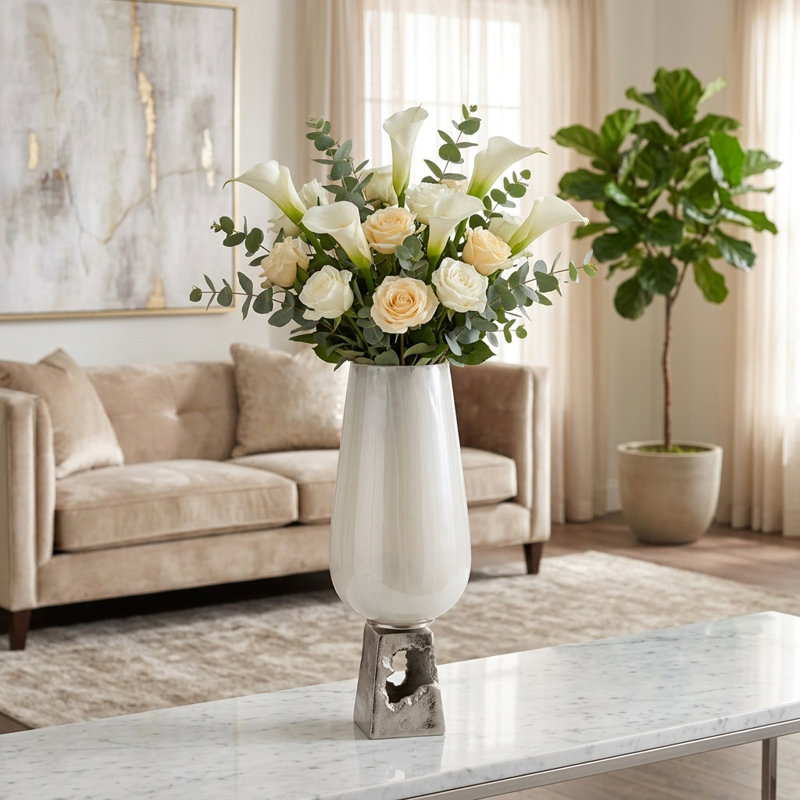 Vase en aluminium et métal Fatihah, H 19 po x l 7 po x P 7 po