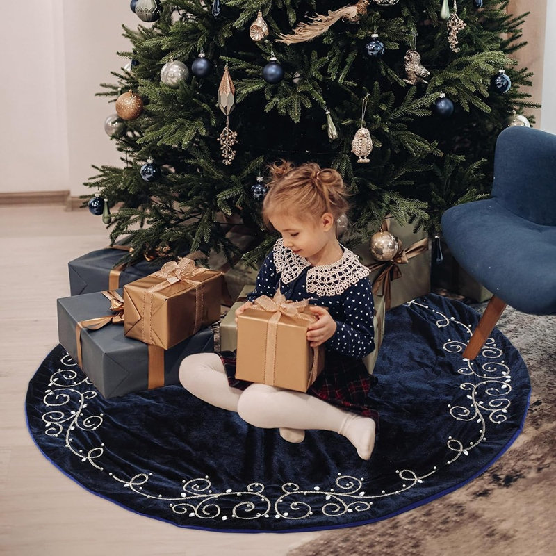 Jupe de sapin de Noël en velours bleu marine de luxe, fourrure douce ornée de broderies dorées, de perles et de cristaux, décoration élégante pour les fêtes