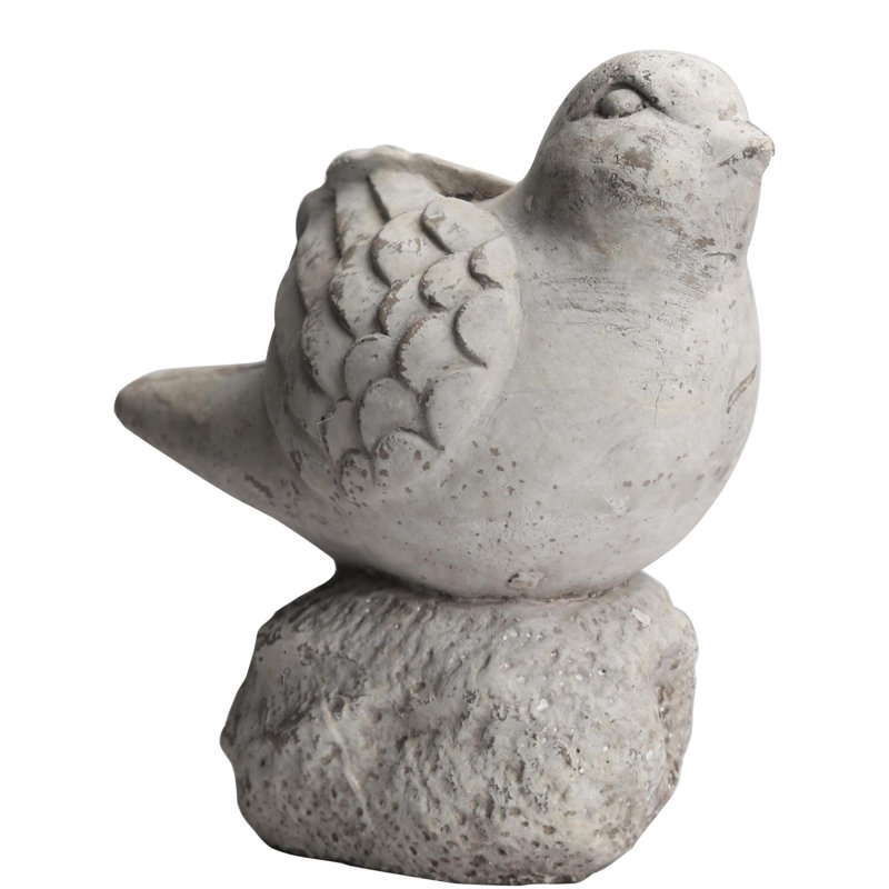 Figurine Cristina, H 7,75 po x l 7,5 po x P 4,5 po