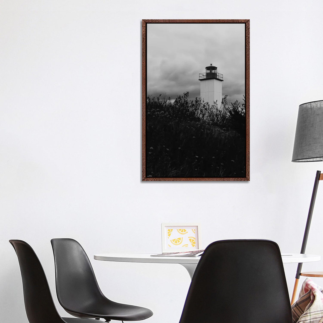 Maritimer Leuchtturm in Schwarz und Weiß von Olivia Joy StClaire - Galerie-verpackte Leinwand Giclée auf Leinwand