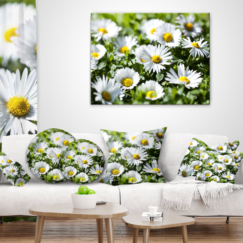 Fond printanier avec fleurs blanches - coussin à imprimé floral, 18 po x 18 po, Coussin décoratif