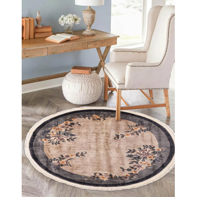 Tapis beige Aubusson 6 pi 6 po x 6 pi 6 po