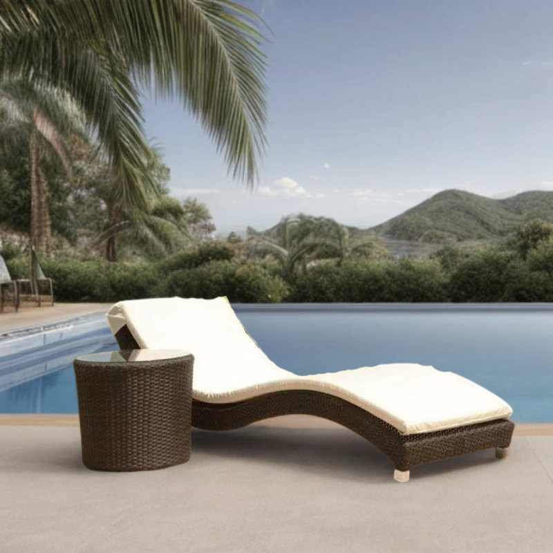 Outdoor Beach Chairs Pool Loungers Outdoor Chaise Lounge Set with Table