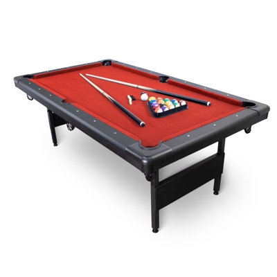 La table de billard portative 6 pi Hathaway Fairmont II pour la famille et la maison comprend un ensemble complet de boules de billard, queues de billard, craie et triangle, une table peu encombrante avec feutre rouge, des coins noirs et des poches en filet