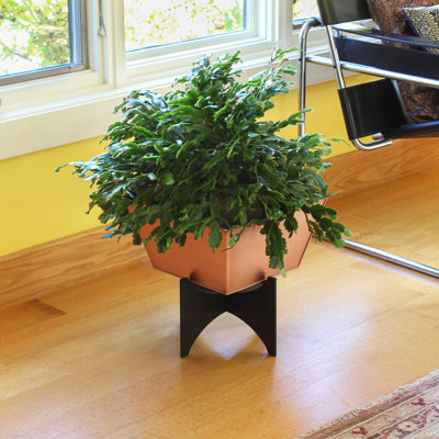 Zaha I Metal Pot Planter