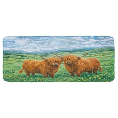 Tapis de cuisine Highland Cow, paire de vaches Highland dans un paysage pittoresque de campagne de Rolling Hills, grand tapis décoratif moelleux avec envers antidérapant, 47 po x 19 po