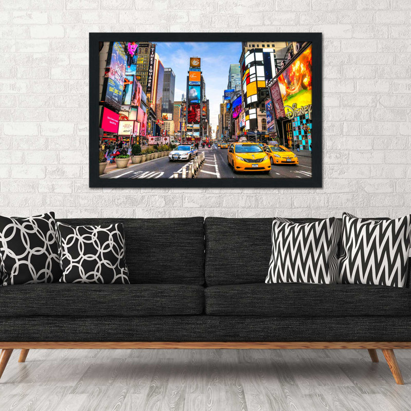 «NYC», reproduction de photo encadrée, H 21,5 po x l 27,5 po x P 0,75 po, Cadre espresso