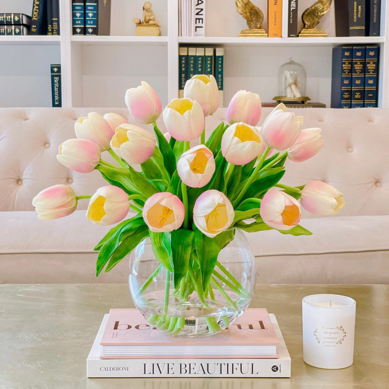 Tulipe dans un vase, Ombre rose clair