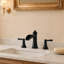 Robinet de lavabo de salle de bain à deux poignées avec drain-126537141
