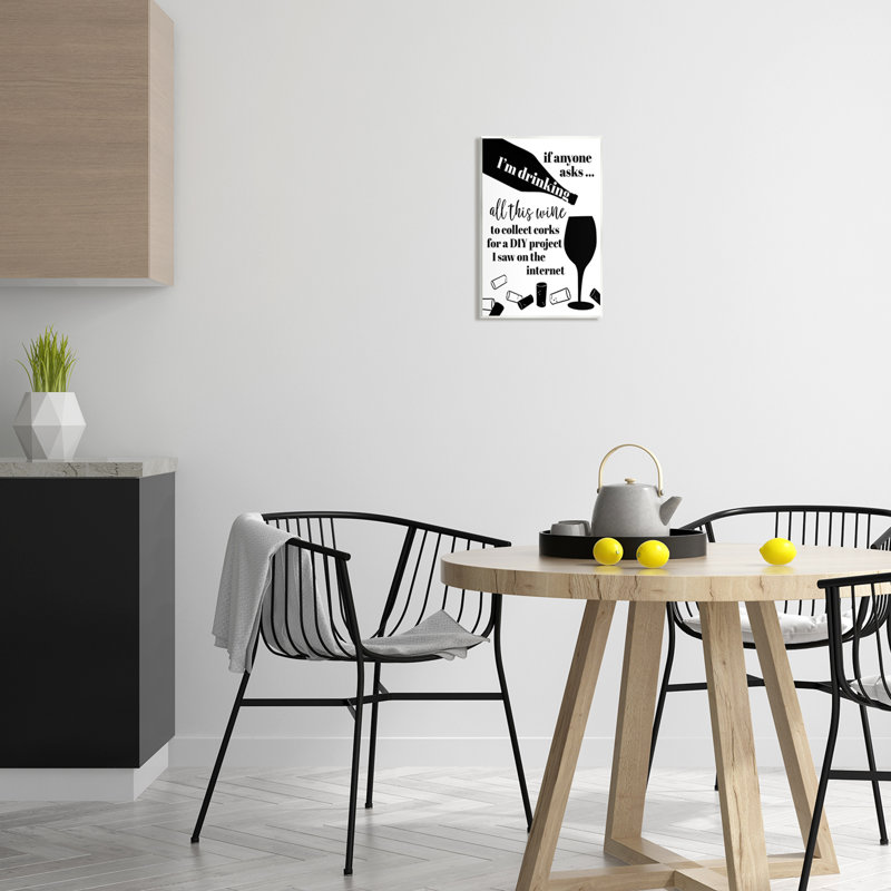 «Funny Wine DIY» par Anna Quach, H 15 po x l 10 po x P 0,5 po