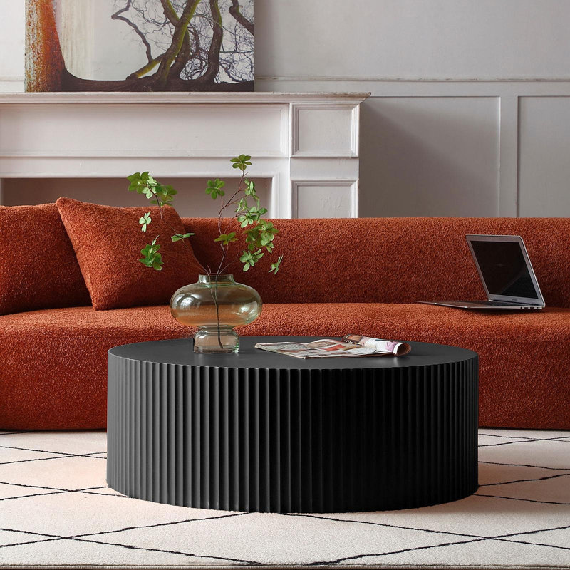 Table basse ronde élégante et moderne avec motif en relief accrocheur, noir