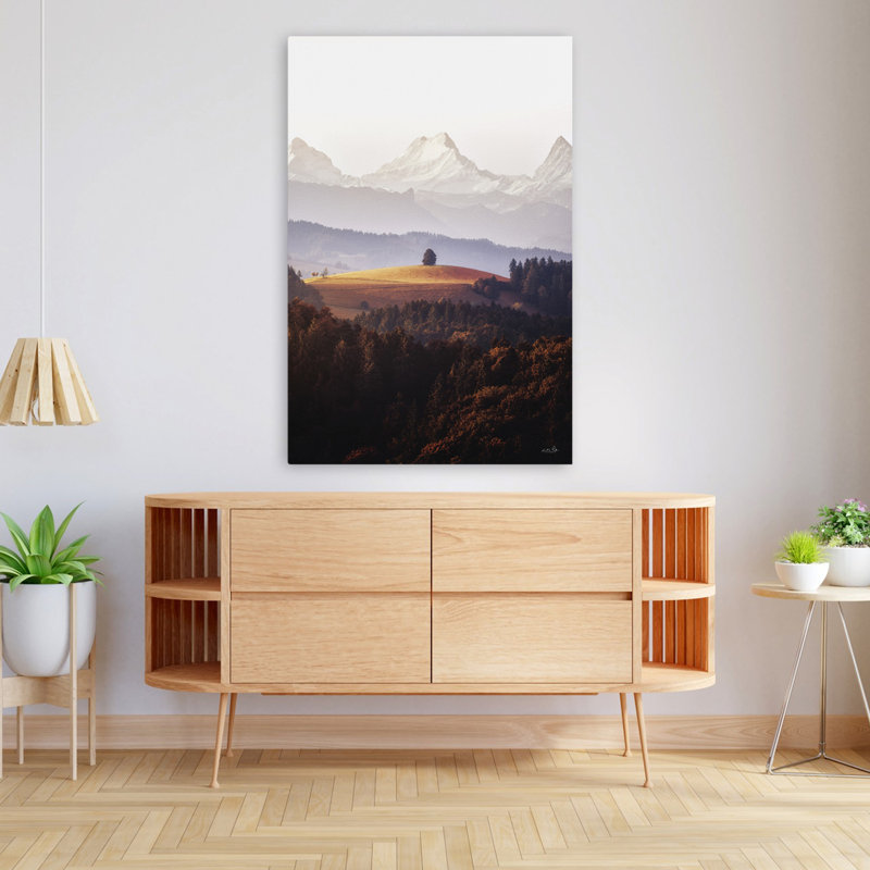 Arbre autonome dans les Alpes - Photographie contemporaine paysage montagne Art, H 48 po x l 32 po