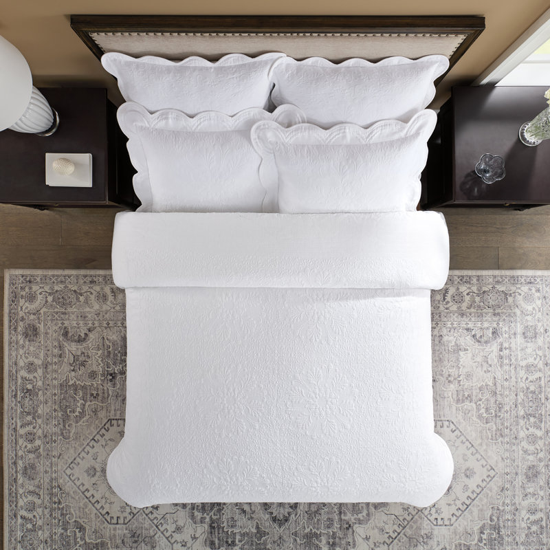 White Floral Cotton Full Bedspread Set with Scalloped Edges