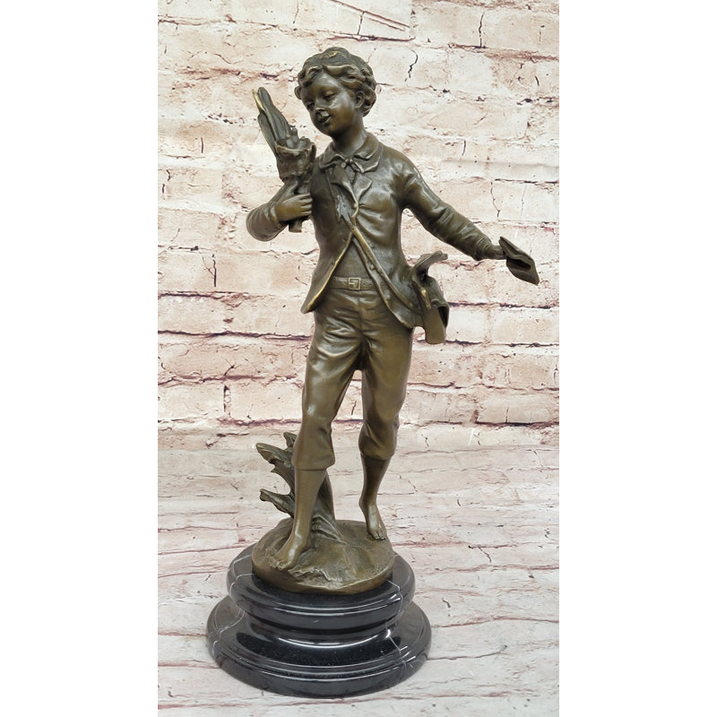 Jeune écolier transportant des fournitures - Sculpture du 19ème siècle d'après Bruchon