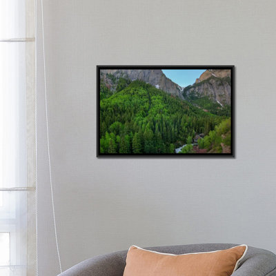 « a mountain of green » par bill sherrell, impression sur toile tendue