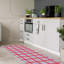 Tapis rouge / blanc à carreaux-53651046