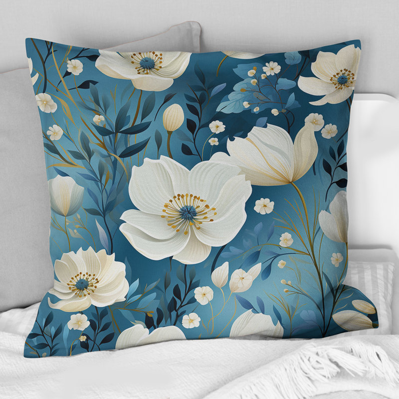 Coussin blanc et bleu Meadow Serenity I - imprimé floral, H 16 po x l 16 po