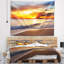Tapisserie jaune sur une plage sombre-28508876