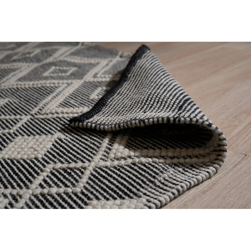 Tapis contemporain noir à motif géométrique à losanges en laine tissée à la main noire, 5 pi x 8 pi