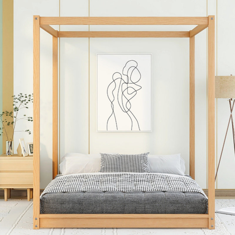 Grand lit plateforme à baldaquin avec pieds de soutien, finition naturelle et design moderne pour des meubles de chambre à coucher durables et élégants