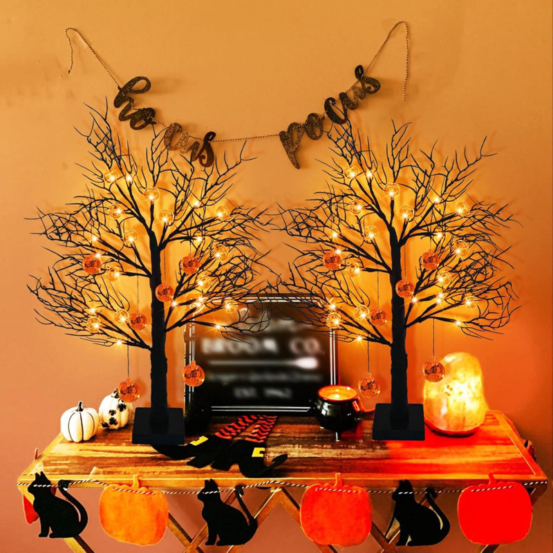 Ensemble de 2 décorations d'arbre noir 24 po avec minuteur, 24 lumières à DEL allumées à piles avec 12 lumières orange citrouille et 6 citrouilles décoratives d'Halloween artificielles