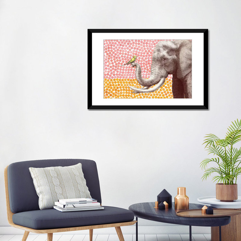 «New Friends Series Elephant and Bird II», art sur toile, H 24 po x l 32 po x P 1 po, Blanc, Papier beaux-arts encadré noir