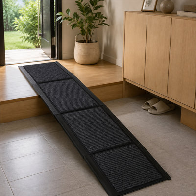Rampe pliable pour chien en quatre sections en alliage d'aluminium noir avec large surface antidérapante en feutre. Capacité de 68 kg. Légère et portable, sans assemblage. Convient aux chiens de taille moyenne à grande, aux VUS, aux camionnettes, aux fourgonnettes et aux voyages en plein air.