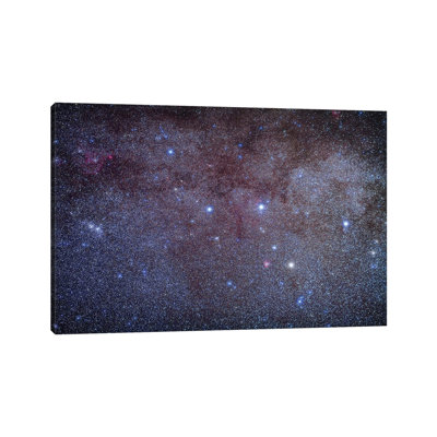 La constellation de Cassiopeia la reine avec plusieurs amas d'étoiles visibles.