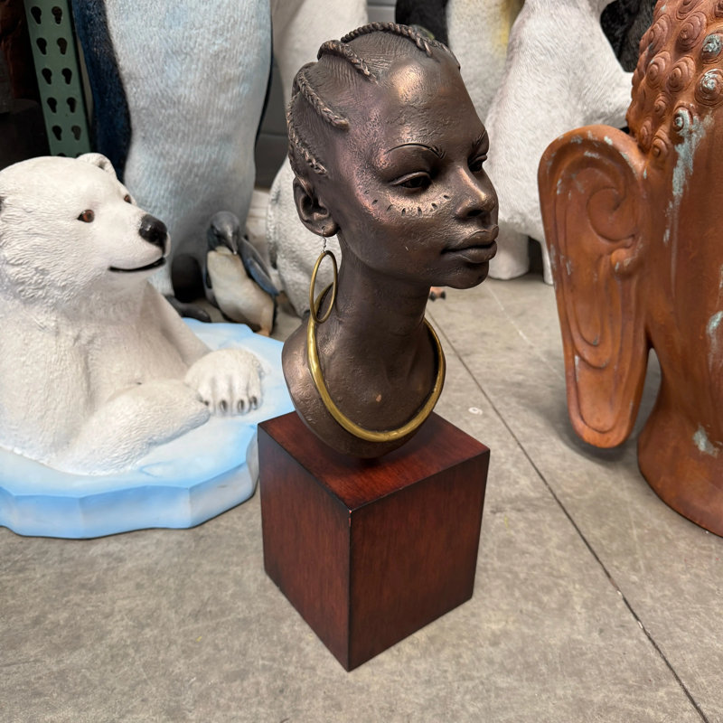 Statue de tête de femme africaine