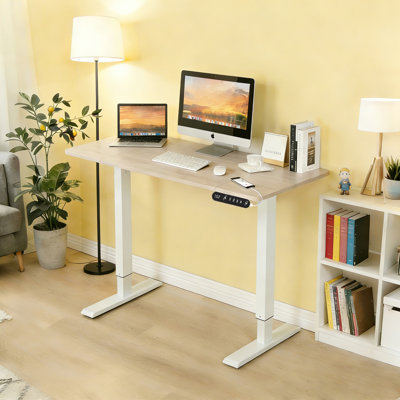 Bureau assis-debout électrique réglable en hauteur, couleur chêne, 122 cm x 61 cm, pour tâches de bureau, avec colonnes de levage réglables et protection contre les surintensités, idéal pour les jeux vidéo et le travail.