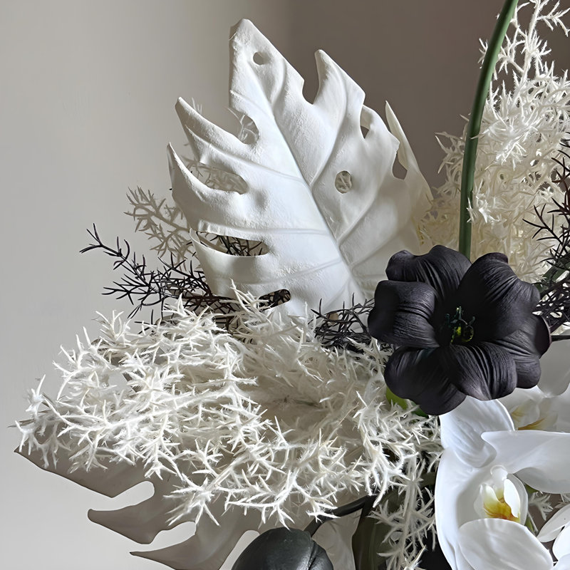 Ornements de fleurs simulées