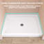 Bac de douche rectangulaire en alcôve à simple seuil en acrylique avec drain central et conception antidérapante l 48 po x P 36 po