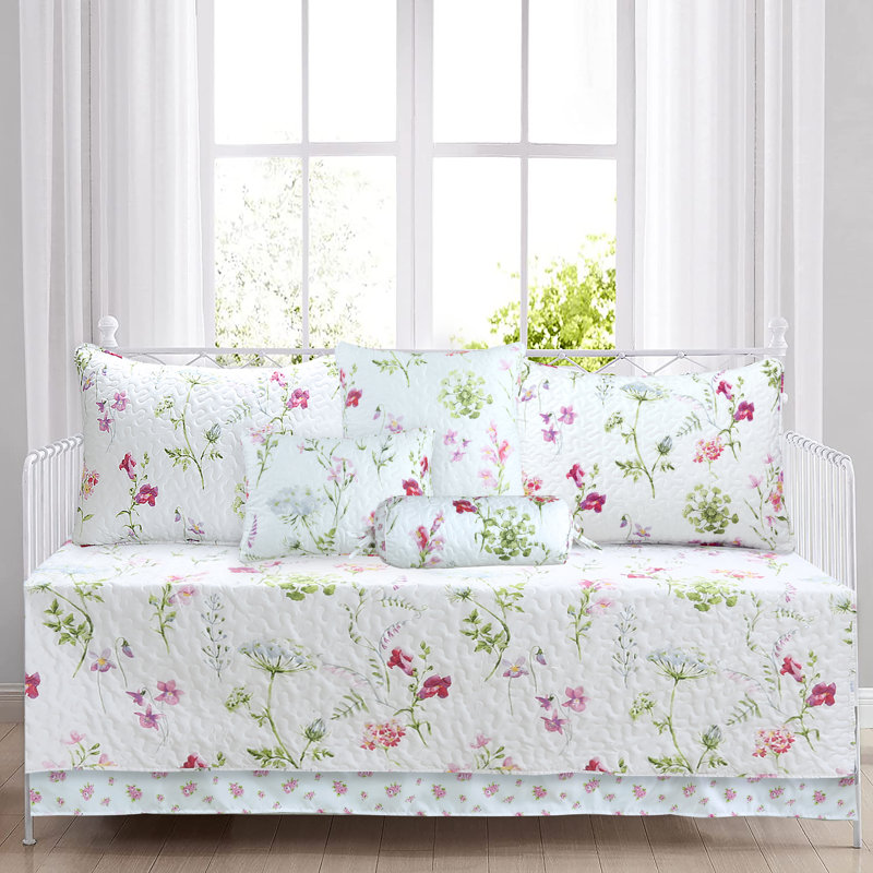 Floral Quilt, Daybed Quilt + 6 Additional Pieces