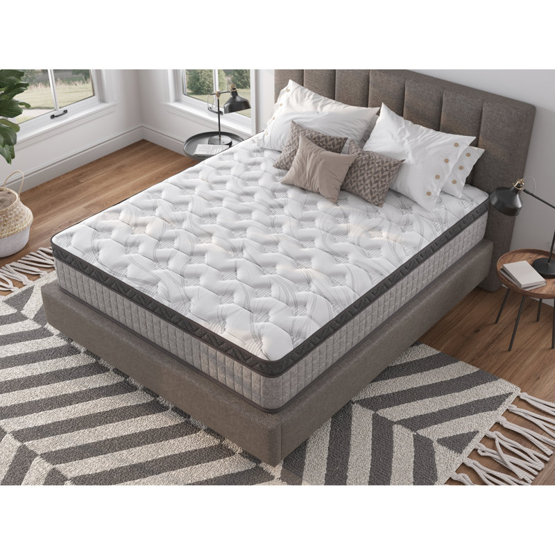 Matelas avec gel rafraîchissant - 12 po de large offrant un soutien ferme et une isolation des mouvements favorisant un sommeil profond