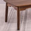 Table basse à quatre pieds en bois massif