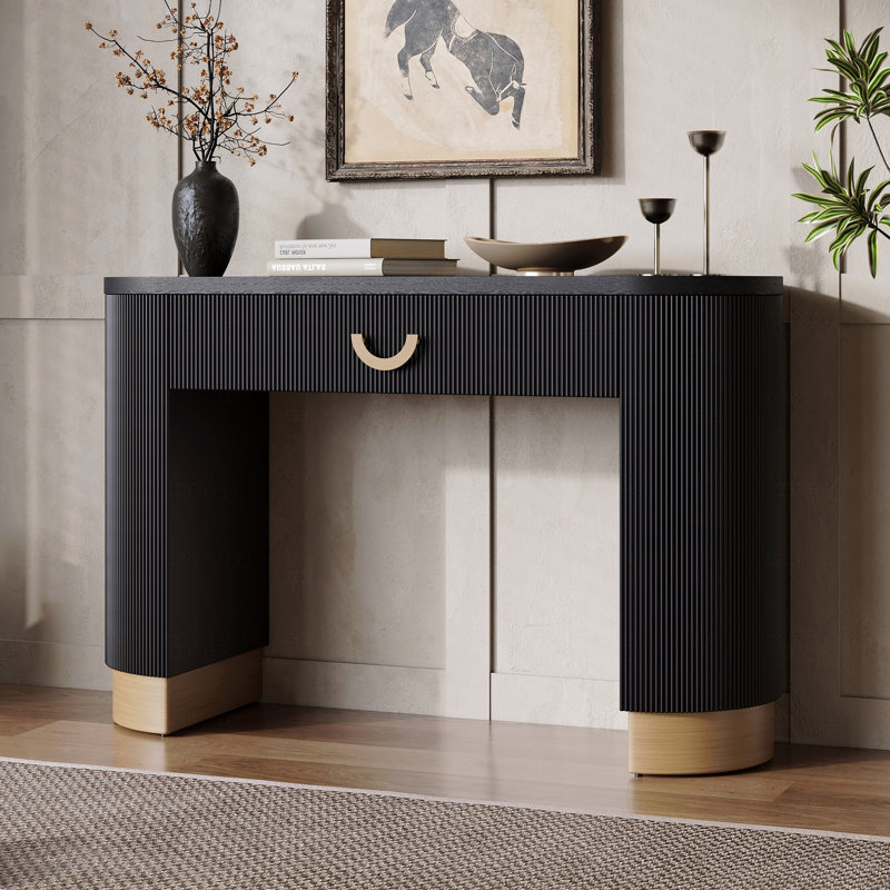 Console moderne avec design à nervures verticales, rangement compact avec tiroir fonctionnel