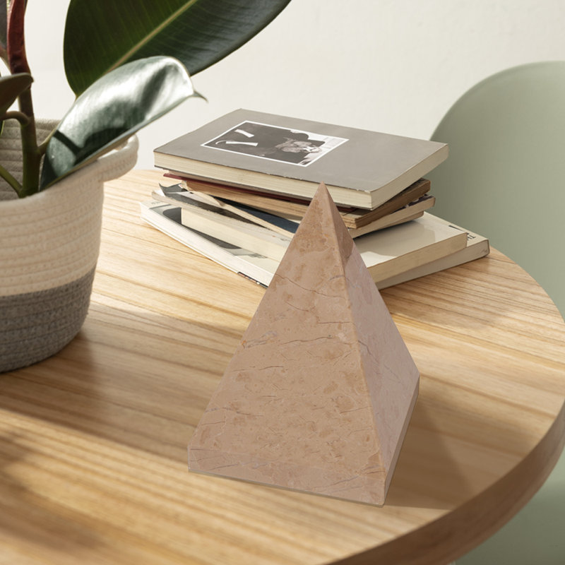 Sculpture pyramide en marbre poli, Naturel
