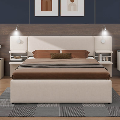 Grand lit plateforme tapissier équipé de lampes de lecture intégrées, de tiroirs et d'un lit gigogne