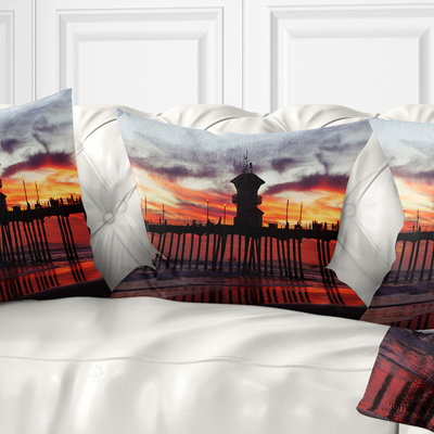 Coussin Seashore Pier au coucher du soleil avec des nuages