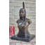 Statue amérindienne aux cheveux tressés