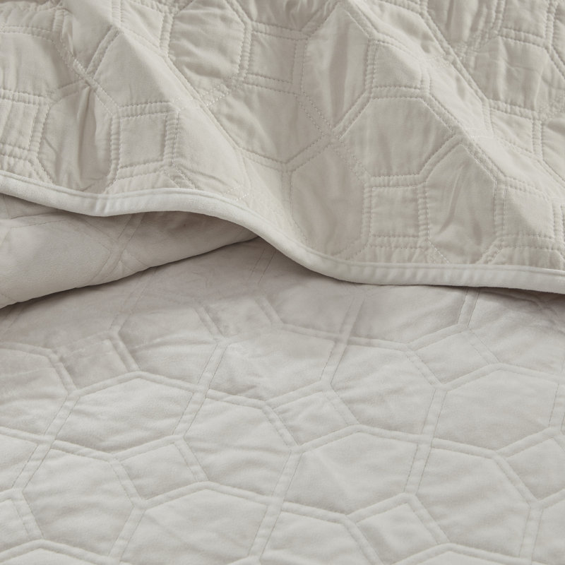 Luxurious Velvet Bedding Set, Ivory Cotton Comfort, Modern Design For Cozy Home
