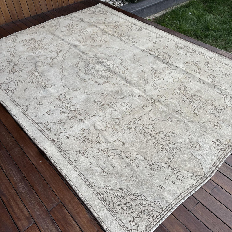 Grand tapis turc Oushak dans des tons beiges neutres parfaits pour enrichir les décorations de salon avec un savoir-faire traditionnel en laine