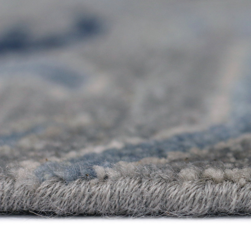 Bristol Henley Wool Floral Area Rug in Silver, Rectangle 2' x 3'