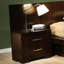 Table de chevet de chambre à coucher en cappuccino riche - 2 tiroirs, et panneau de particules, doublure en feutre, poignées argentées décoratives colorées avec deux tiroirs pour et fabrication de planches, poignées