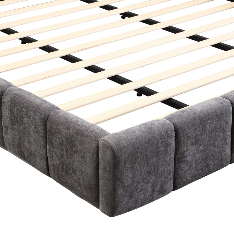 Élégant grand lit tapissier à carreaux en chenille gris doux, structure en bois, chambre à coucher lit gracieux avec tête de lit grise, satisfaction
