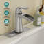 Robinet de lavabo de salle de bain à un trou à poignée simple avec bonde escamotable Topcraft-123810626