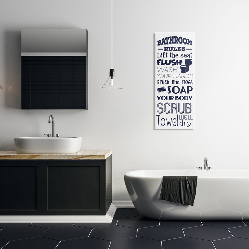 «Bathroom Rules», bleu marine, papier hygiénique, savon par Marcus Prime - Art textuel, H 40 po x l 17 po, Toile tendue